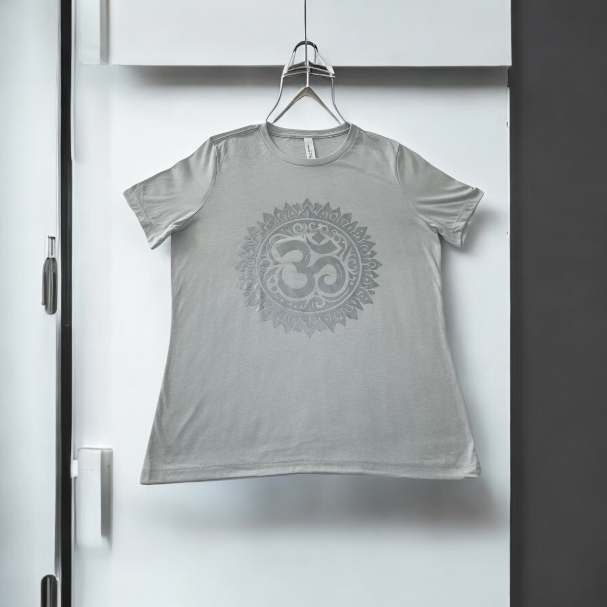 Female short sleeve Gray Mantra T-shirt