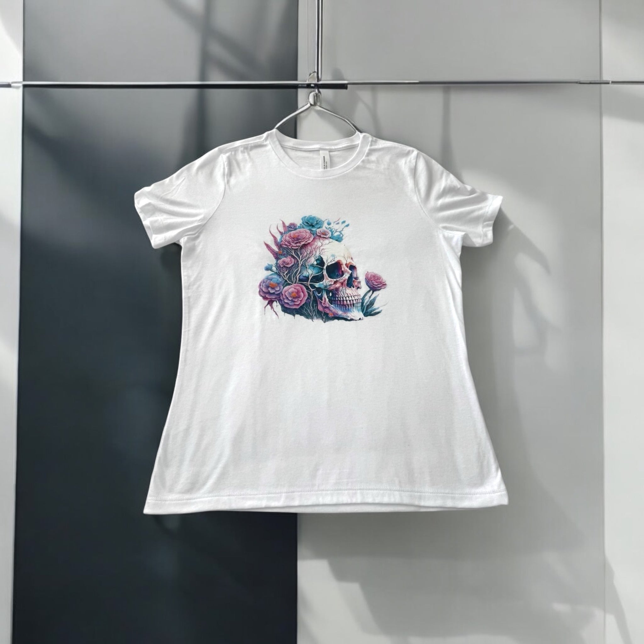 Female short sleeve white skull T-shirt